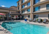 Yosemite Southgate Hotel & Suites - Beach