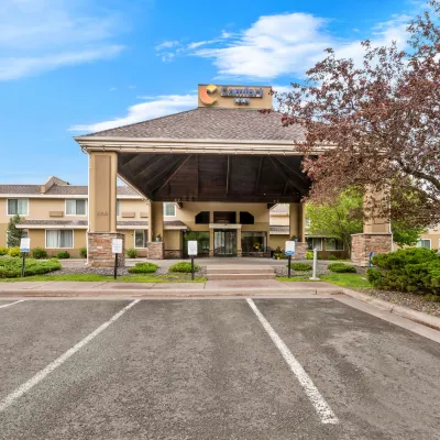 Comfort Inn West Hotels near Amsoil Arena