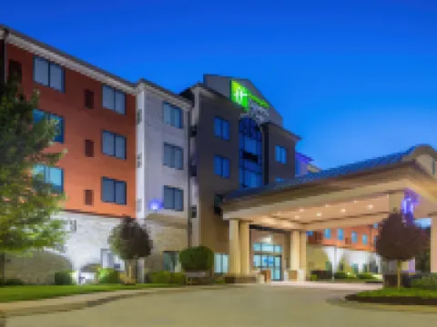 Holiday Inn Express & Suites KANSAS CITY AIRPORT by IHG Hotels near Tiffany Hills Park