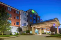 Holiday Inn Express & Suites Kansas City Airport 헛 오브 아메리카 포레스트 주변 호텔