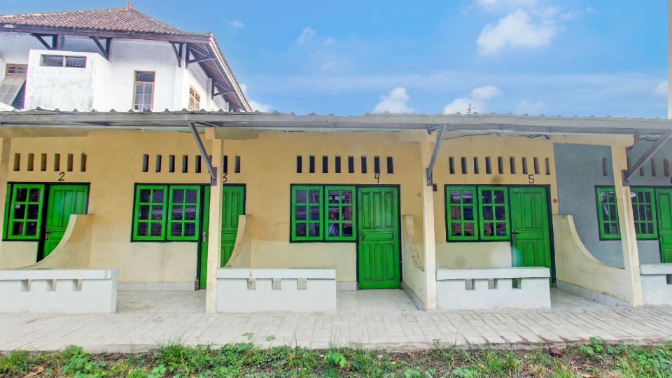 OYO Life 93256 Kos Meninting