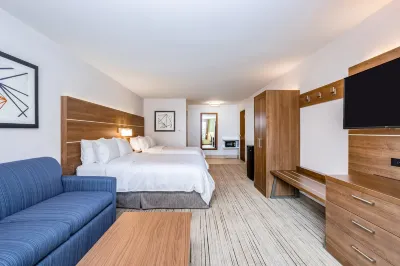 Holiday Inn Express & Suites Elkhart North Hotels in Elkhart