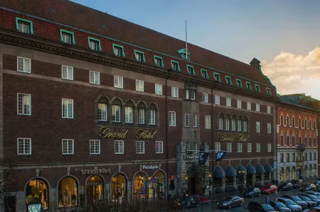 Home Grand Hotel Helsingborg Отели рядом с достопримечательностью «Fredriksdal Open-Air Museum and Botanical Garden»