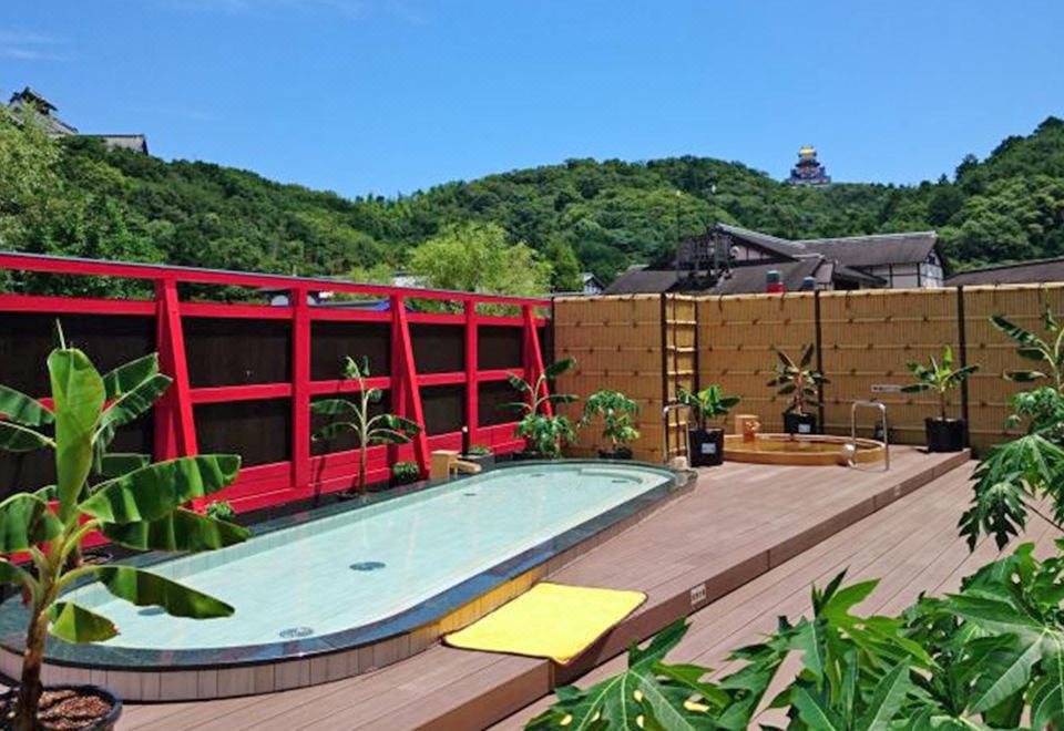 6. Hotel Ar..