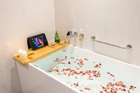 Jiangmen Pengjiang Poltton Executive Apartment - romantique