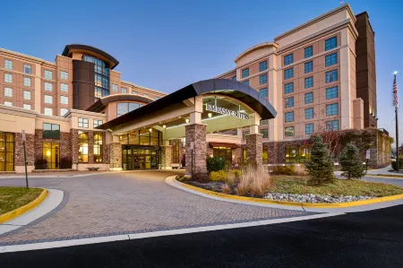 Embassy Suites by Hilton Springfield Отели рядом с достопримечательностью «Exxon»