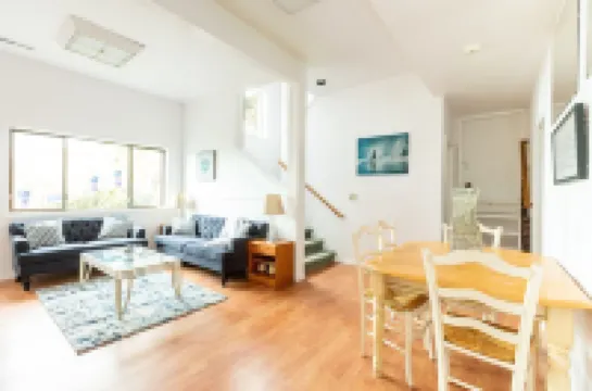 Sound View Living - Guest House - 2 Bedrooms マカティオのホテル
