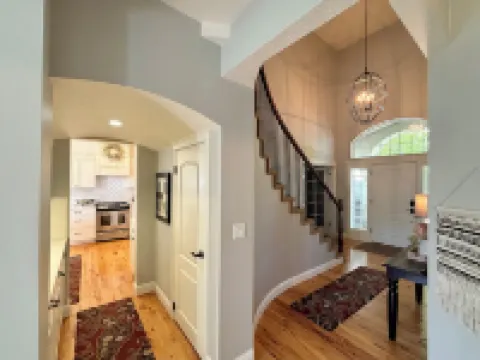 Relax & unwind in sun rm yoga rm & private HOT TUB Hotels in Eagle