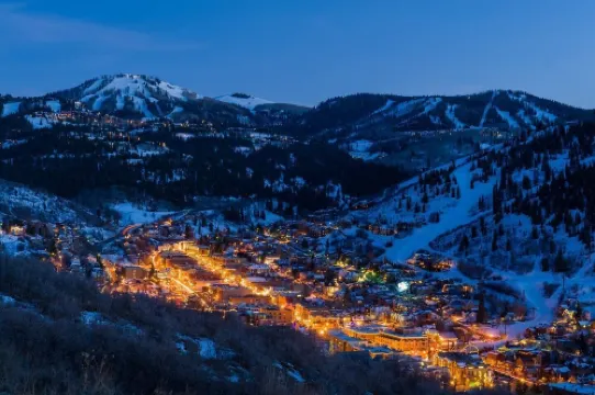 PERFECT LOCATION: Slope Side Park City Condo