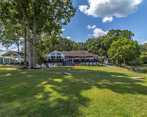 PVT PENINSULA! Hot tub, beach, spectacular views w/huge kitchen!Sleeps up to 21 Hotels in Cople