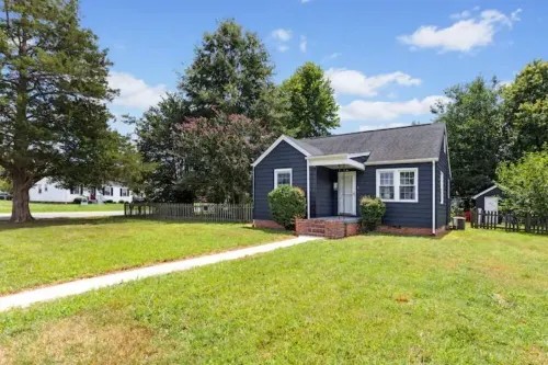 Cozy Stays Cottage *Close to NASCAR & Hot Spots*