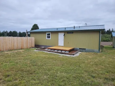 Cozy 2-bedroom on 10 acres with WiFi, AC in wonderful Yelm Отели в г. Терстон