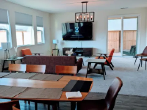 Modern, Spacious, Family friendly & Relaxing Home in Sparks, NV.
