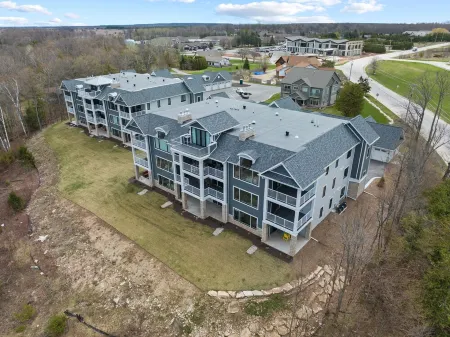 Water View and Perfect Location at Shore View! Walk to Town!