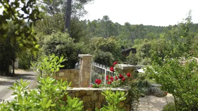 ABSOLUTE QUIET 45 km from the sea (St-Tropez