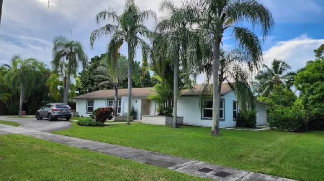 Private Apartment Miami Kendall near Zoo, The Falls Mall, and Miami Dade College