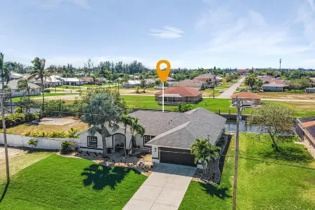 PARADISE COVE- Spacious Canal Home with htd saltwater Pool! Sleeps 13!