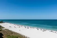 Cute & Cozy JW Alternative-Steps to Beach, Peak at the Gulf!