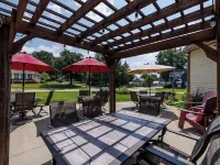 Historic Bungalow in Chariton, Sleeps 5, Pets Ok, Single Level Hotels in Chariton