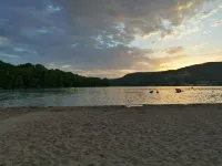 Chalet Proche D'un Lac Idéalement Situé Pour Découvrir la Corrèze et la Dordogne