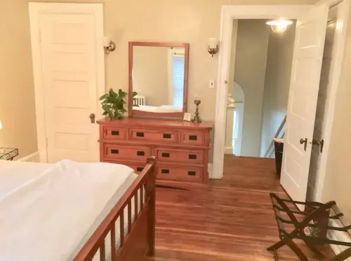 Charming 2nd floor unit in historic district