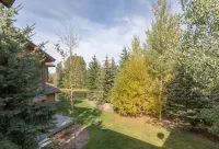 Modern Victor Town Home with Hot Tub and AC