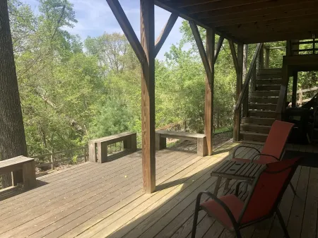 High Windy is a Ridge-Top Nature Retreat Minutes from Asheville (pet friendly) Отели рядом с достопримечательностью «Charles D Owen Park»