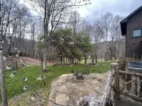Artsy Highlands 5 br 3.5bth,w/creek,wifi & firepit
