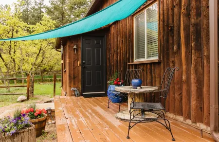 PROMO 5% WEEKLY AND 10% MONTHLY DISCOUNT!Mountain Cabin, conveniently located. Отели в г. Дуглас