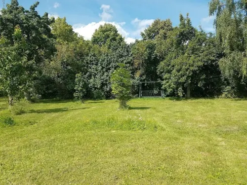 Holiday house with a large garden and swimming lake in the village Hotel a Carmzow-Wallmow