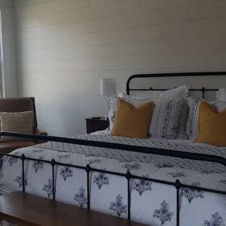Quiet Retreat at Maplewood Hollow!