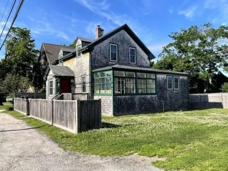 Charming Cottage in Jamestown