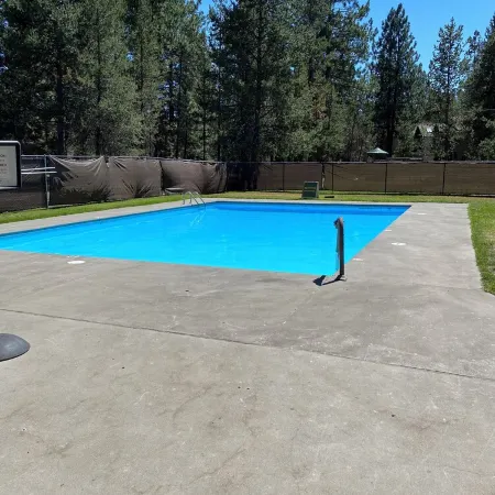 River/Ski Home on Deschutes River, 2 Bedroom-Sleeps 5, 26 Miles to Mt. Bachelor.