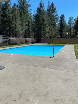 River/Ski Home on Deschutes River, 2 Bedroom-Sleeps 5, 26 Miles to Mt. Bachelor. - 4-Star