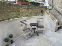 Beautifully Appointed One Bed Apartment. Near Richmond Park, and Kew Gardens Hotels in Twickenham