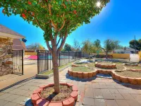 Brownsville- Indoor Heated pool, Tennis court, luxury mansion by Lake Overholser