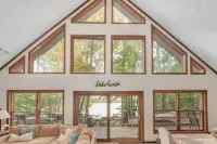 Lakefront Poconos, Private Beach, Kayaks, Rowboat, Paddleboards and Paddleboat
