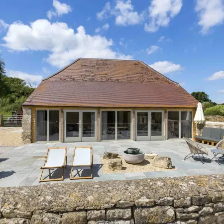 Luxury 2-Bed Cotswolds Barn with Private Hot Tub | Sleeps 4