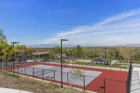 Now Discounted Nov & Dec Dates! - One of a Kind Retreat with Private Creek! Hotels in Centerville