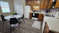 5 Minutes to VSU, I-75 & Restaurants! Sleeps 6 w/ 2 Full Baths- Family Friendly