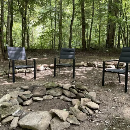 Cheerful & Cozy 2Bd/2BA  Cabin. Amazing Rates for Your Visit!