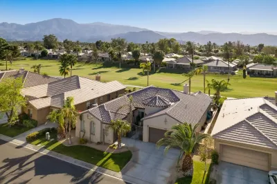 Golf Course Oasis, Pool, Spa, Games, Walk to Festivals, Pet Friendly. Hotels near Magic of Lights at Empire Polo Club