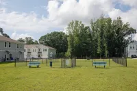 Luxury Townhome - Pool Access - Fast WiFi - Near Beaches & Shopping Hotels in Ensley