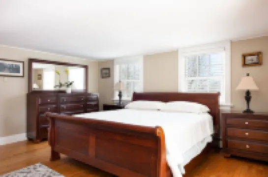 Entire House:14 Guests, 7 BRs, 10 Beds, 5 Full Baths, Outdoor Shower, Beach Gear Hotels in Narragansett