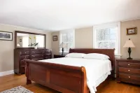 Entire House:14 Guests, 7 BRs, 10 Beds, 5 Full Baths, Outdoor Shower, Beach Gear Hotel a Narragansett