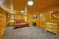 New Listing! Couples retreat- swing bed-hot tub-fire pit-putt putt