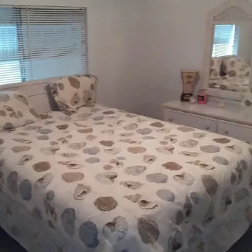 Renovated,clean,comfortable,trailer on canal with Lake Okeechobee access. Отели в г. Окичоби