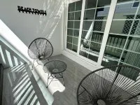 Beach Block Apartment w/ Balcony