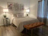 Contemporary 2-Bedroom Rental Unit - ห้องครัว