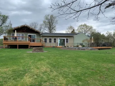 Finger Lakes Wine Trails - Beautiful 4 Bedroom Home 서프리지 공원 주변 호텔